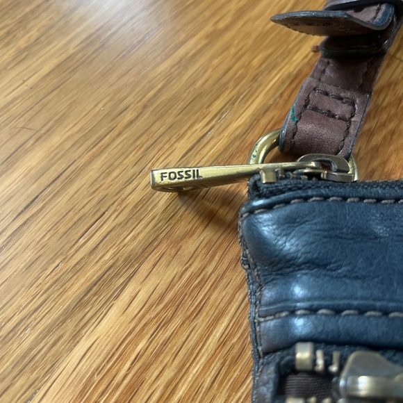 Fossil crossbody purse - Picture 3 of 4